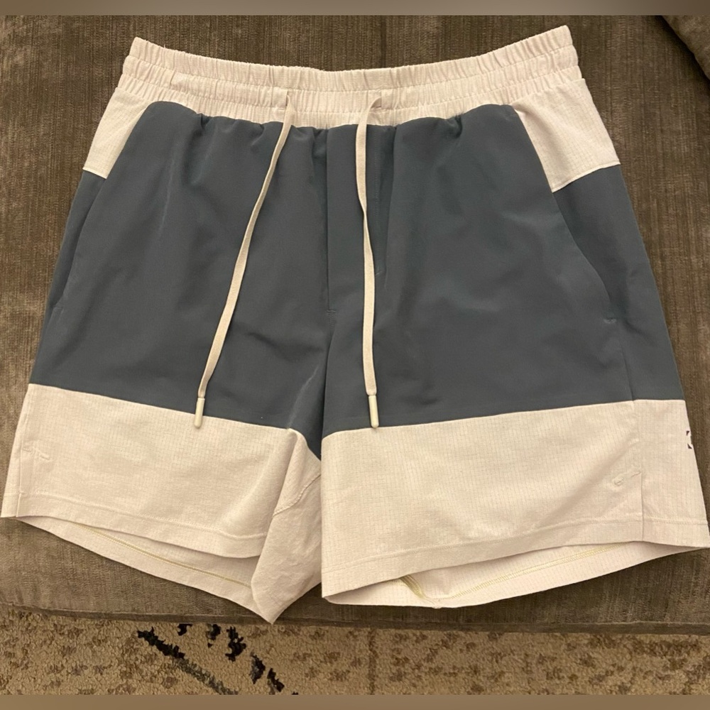 Mens Lululemon 5inch shorts in great condition.